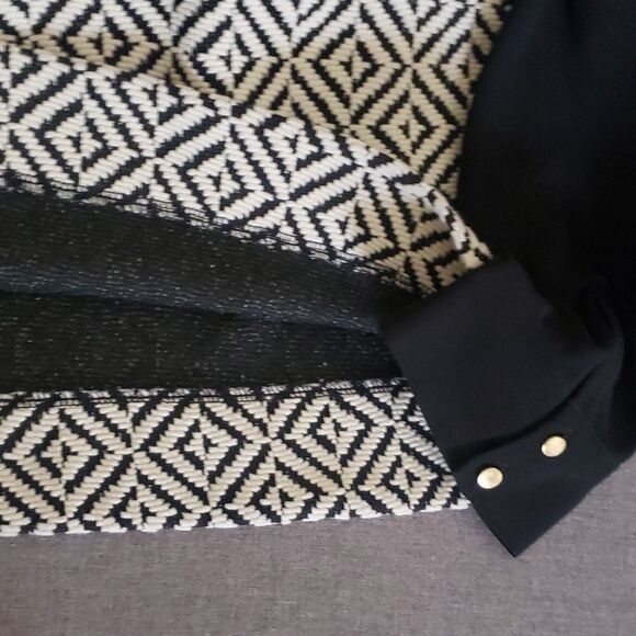 Chico's top women’s size large SZ 12 size 2 Chico’s white black textured… - Picture 10 of 11